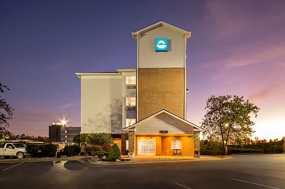 Suburban Studios Clarksville-Louisville North