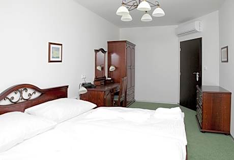 Double Room with Shared Bathroom