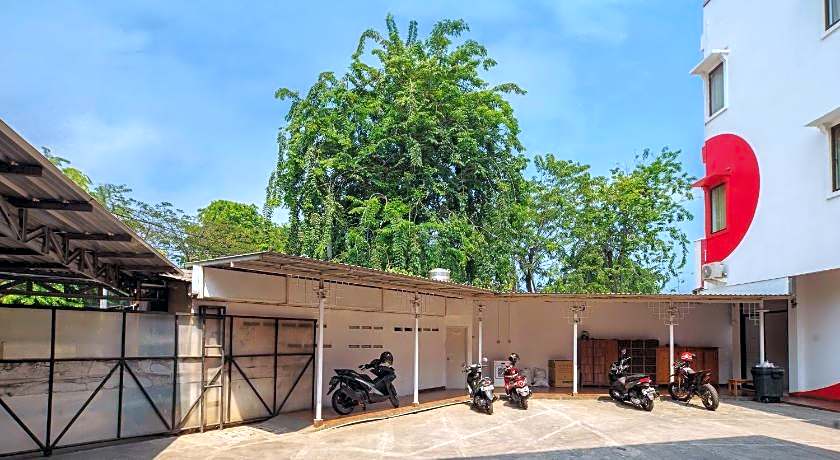 OYO 866 Idola Residence