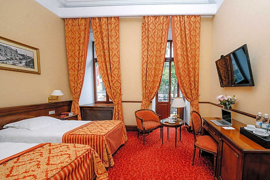 Hotel Bristol