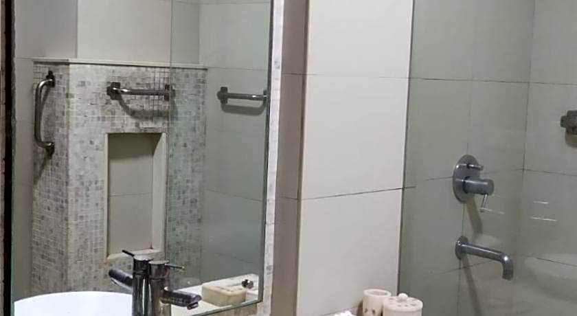 OLD LIGHTHOUSE BRISTOW HOTEL