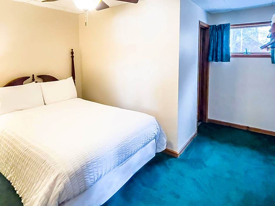 Sara Placid Inn & Suites
