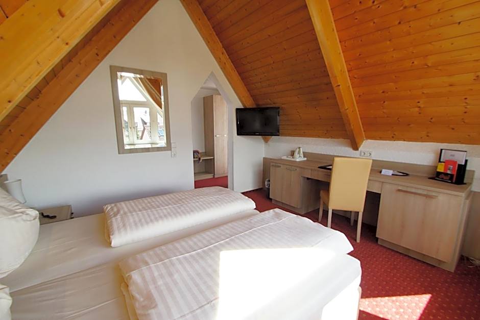 Photo 1 of 11 of Double Room
