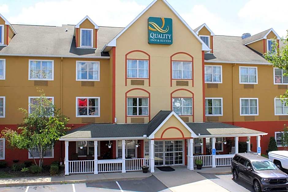 Quality Inn & Suites Cincinnati Sharonville