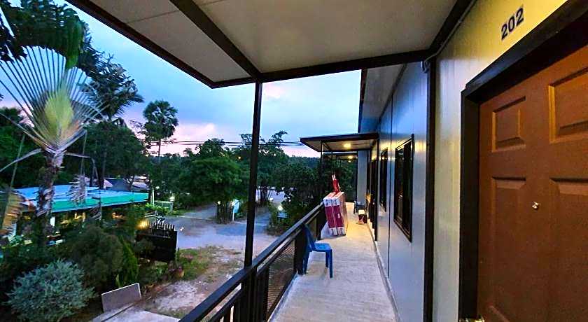 Green Happy Homestay 