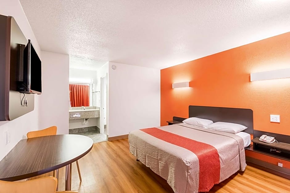 Motel 6-Oklahoma City, OK - Bricktown