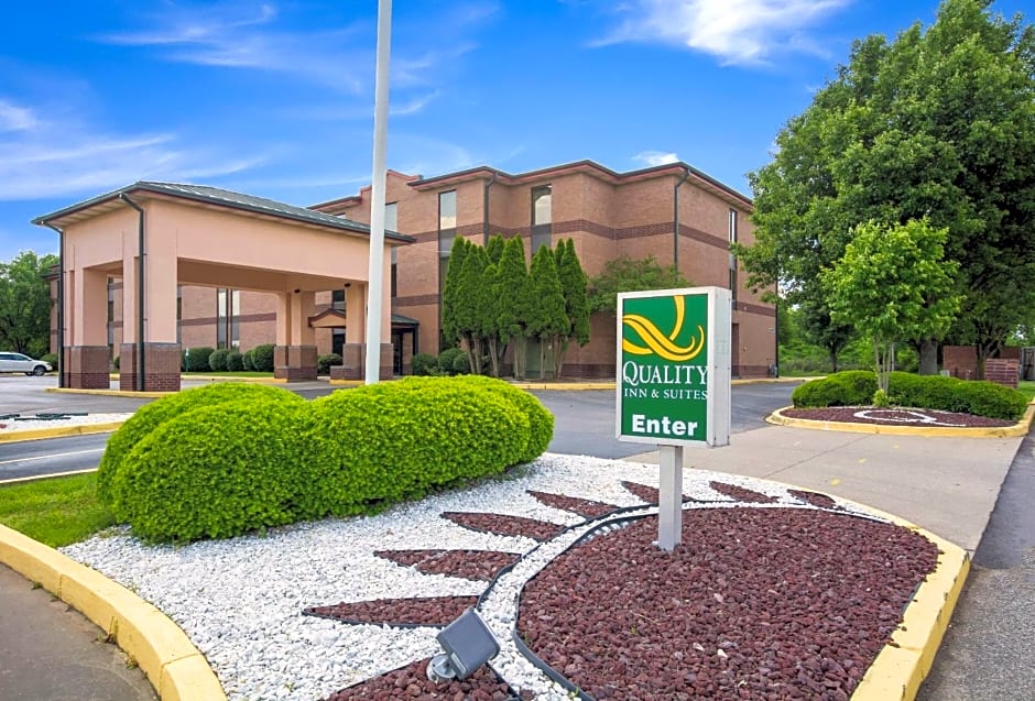 Quality Inn & Suites Sellersburg