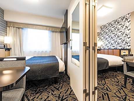 Connecting Room C
