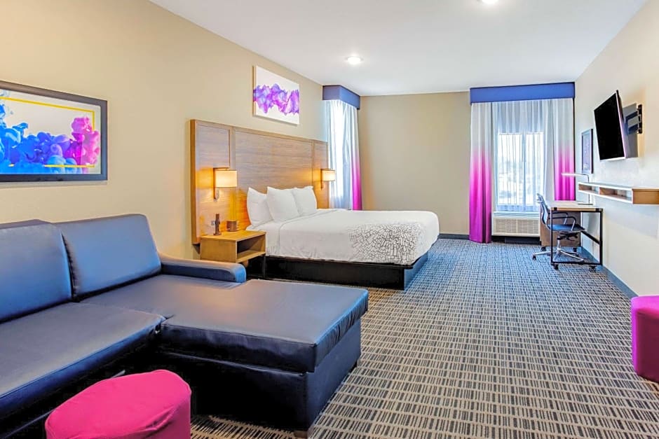 La Quinta Inn & Suites by Wyndham San Antonio Alamo City