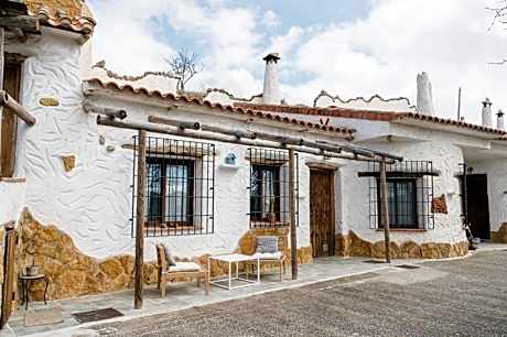 Cuevas El Atochal Orígenes