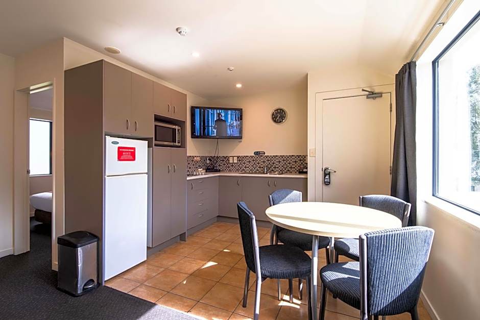 298 Westside Motor Lodge