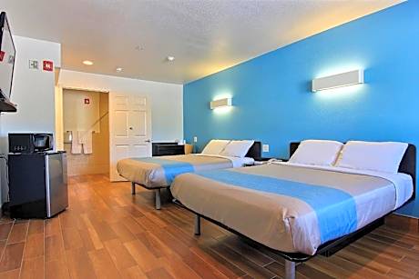 Queen Room with Two Queen Beds - Disability Access - Roll In Shower