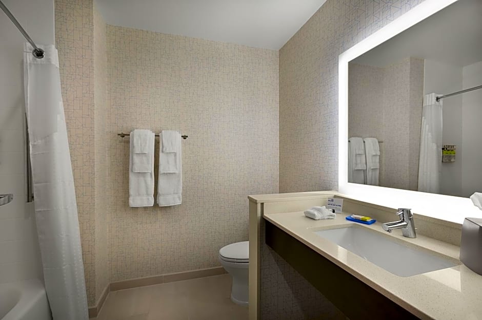 Holiday Inn Express - Lake Park, an IHG Hotel