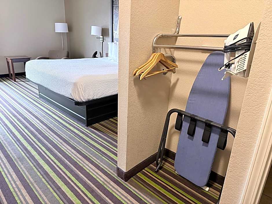 Harmony Hotel, Hernando