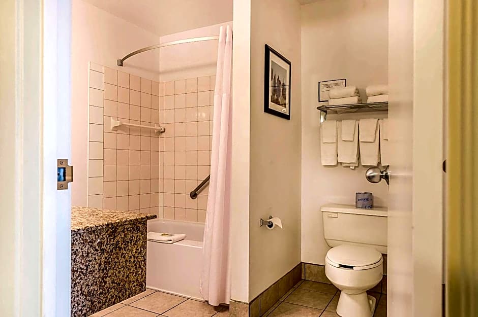 Quality Inn & Suites Hawkesbury