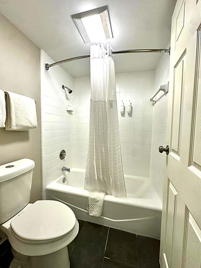 Days Inn & Suites by Wyndham Bossier City - Casino Area