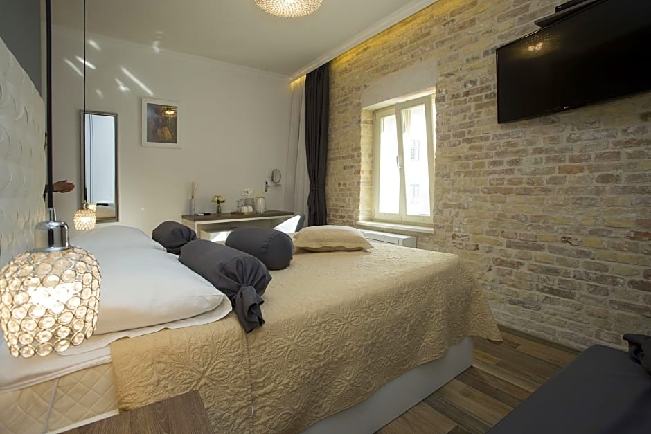 Aspalathos Residence