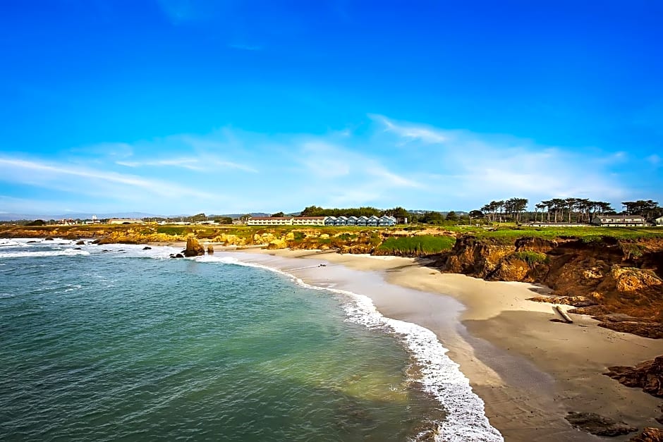 Surf And Sand Lodge