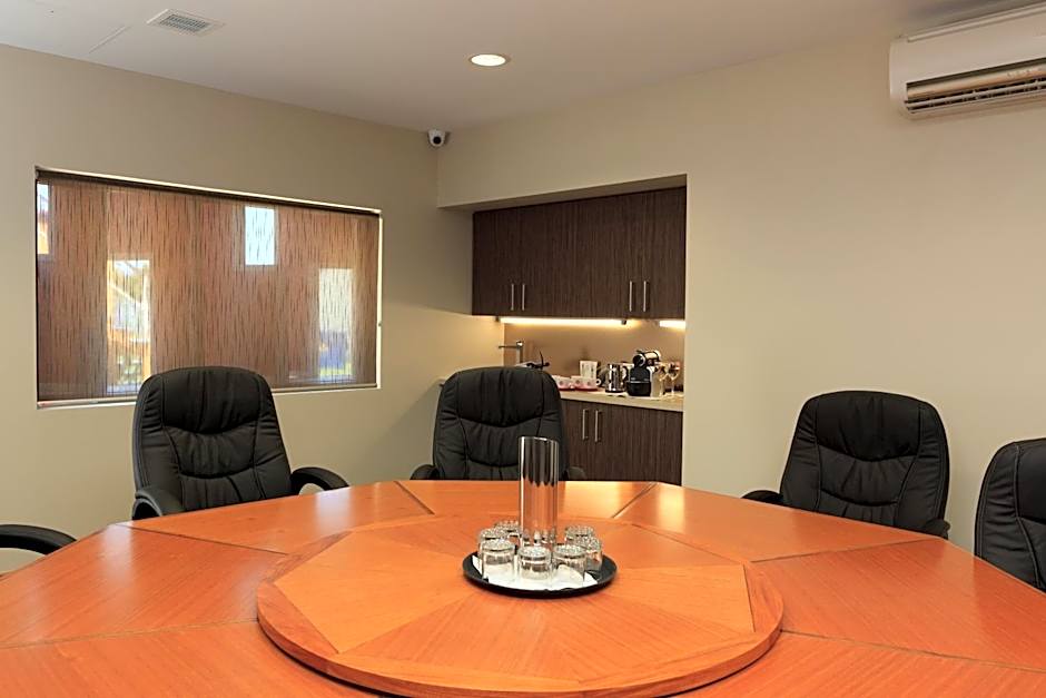 Park Avenue Hotel Motel