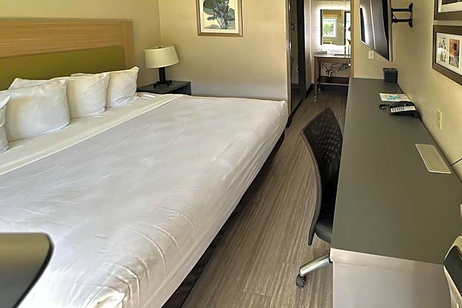 Country Inn & Suites by Radisson, Monterey Beachfront-Marina, CA