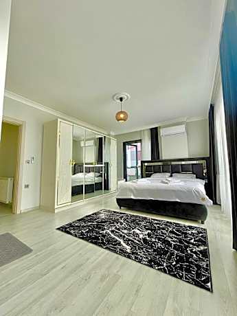 Family Apartment with Side Sea View