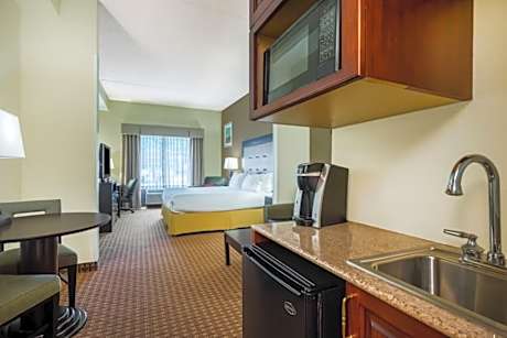 1 King Suite