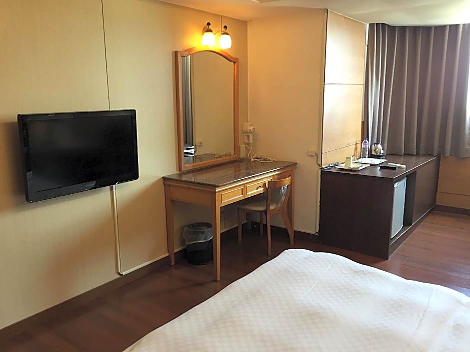 Zaw Jung Business Hotel