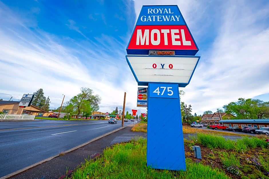 Royal Gateway Motel by OYO