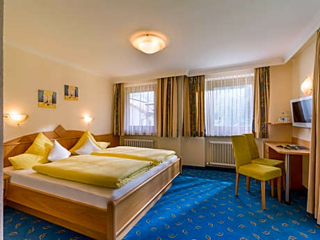 Two-Bedroom Deluxe Apartment with Balcony