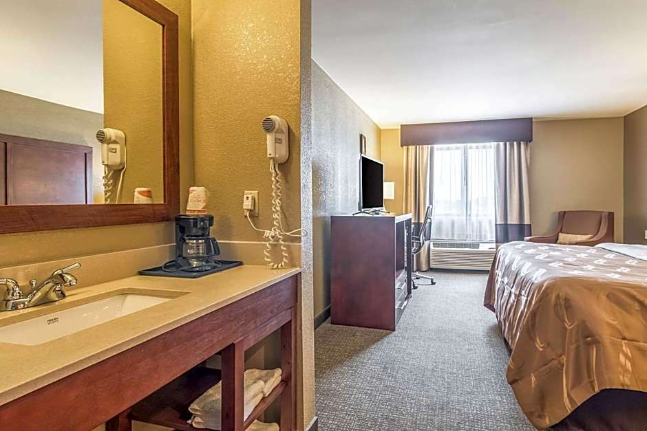 Quality Inn & Suites Salem near I-57