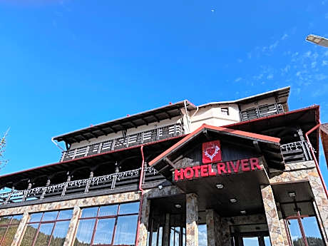 Hotel River