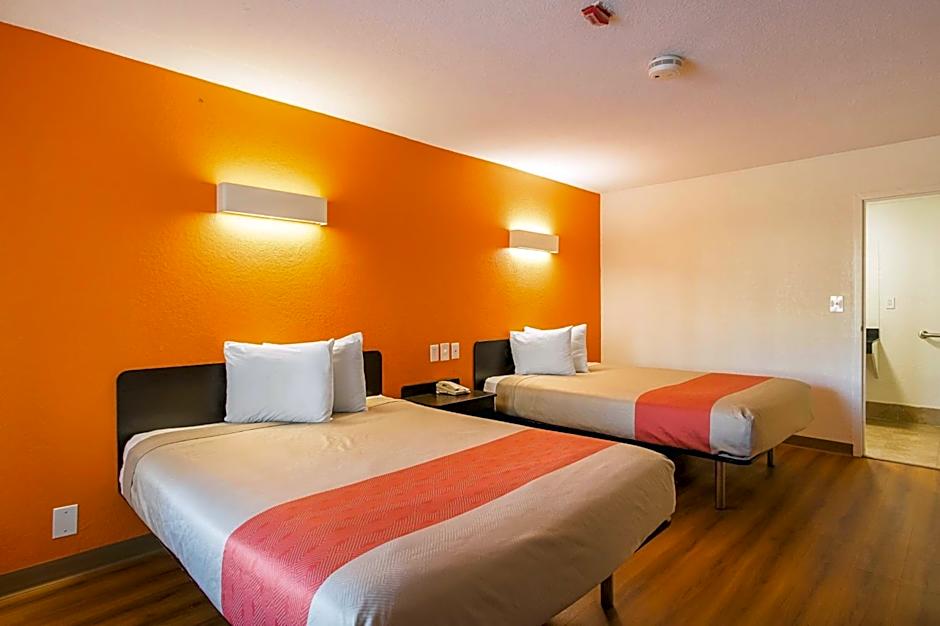 Motel 6-Savannah, GA - Midtown