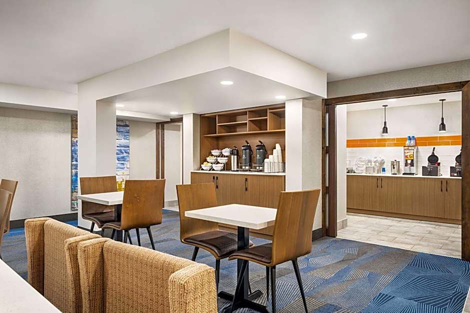 La Quinta Inn & Suites by Wyndham Lexington