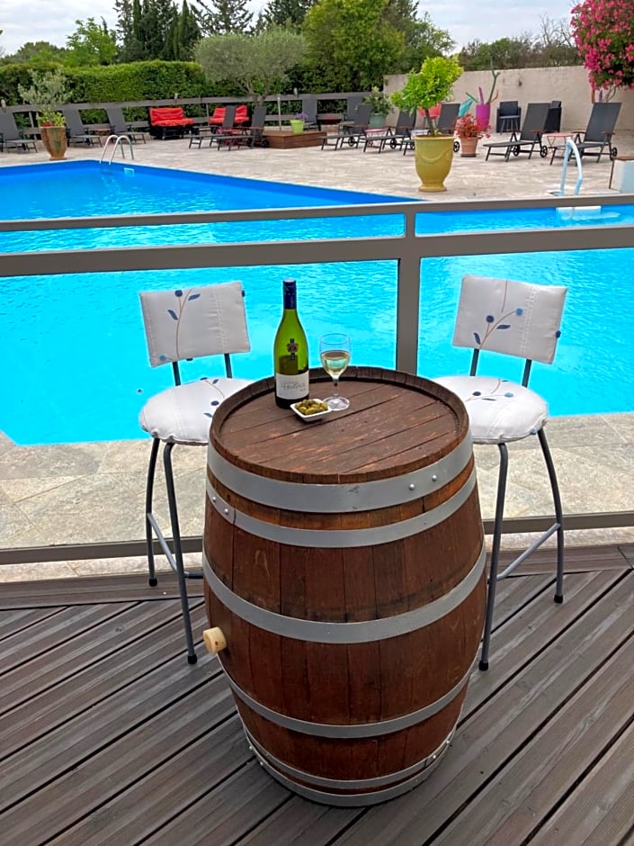 Les Aubuns Country Hotel