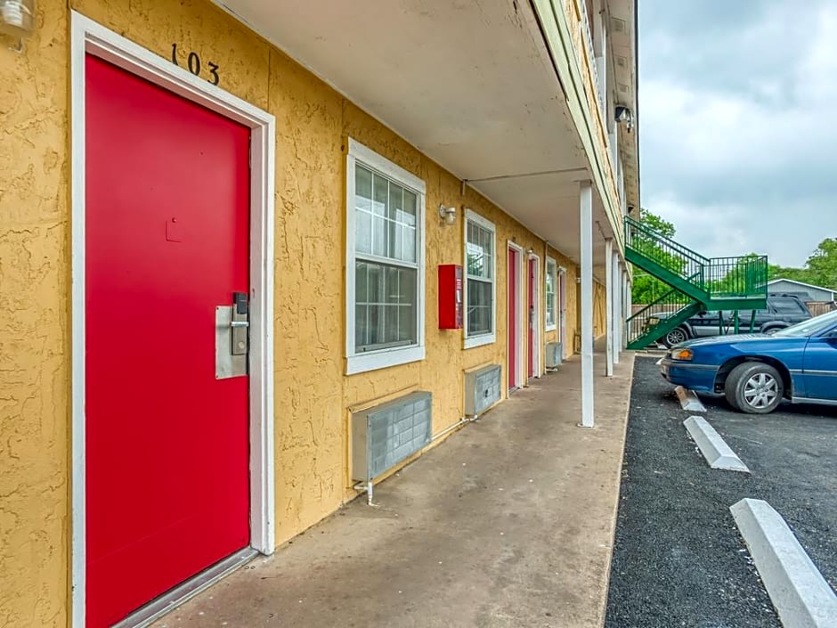 OYO Hotel San Antonio Lackland near Seaworld