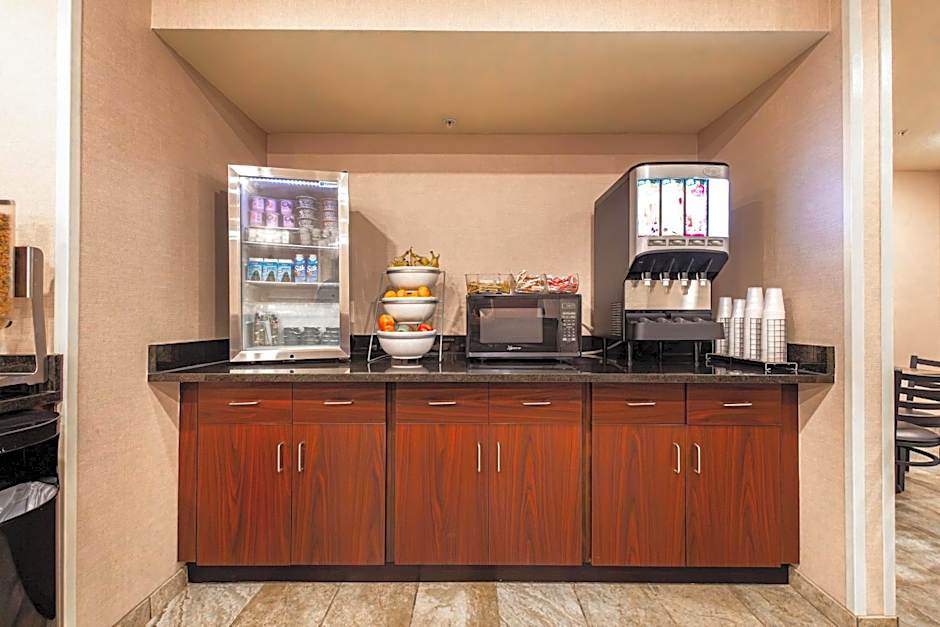 Cobblestone Inn & Suites - Big Lake