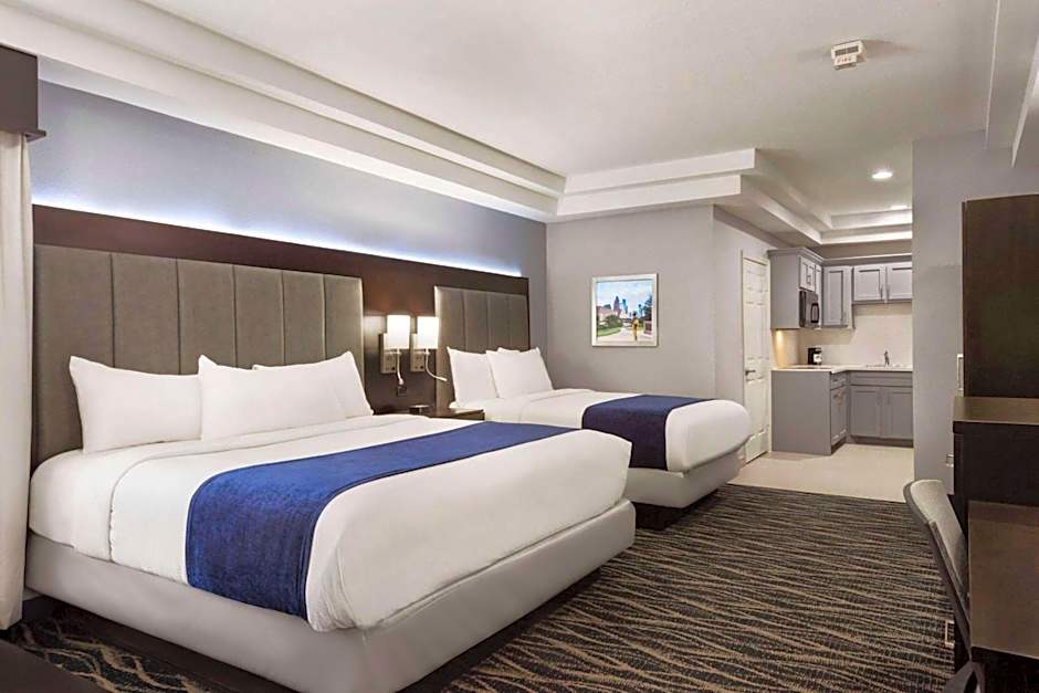 Days Inn & Suites by Wyndham Houston Hobby Airport