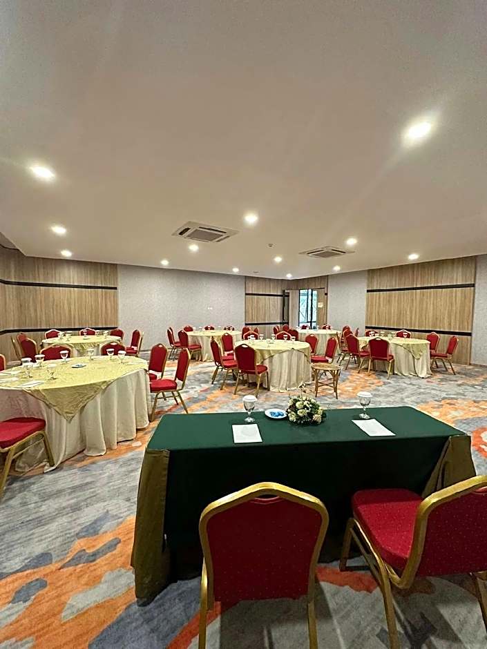 Oak Tree Emerald Hotel & Conventions Semarang