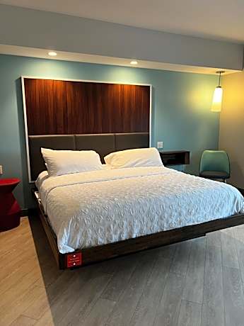 1 King Bed