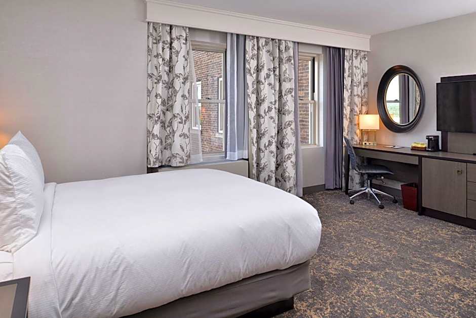 DoubleTree by Hilton Hotel Utica