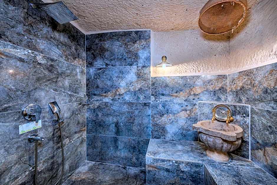 Cappa Via Cave Hotel