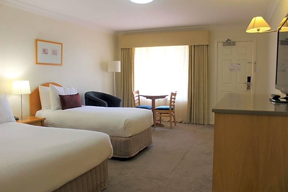 Carlyle Suites & Apartments
