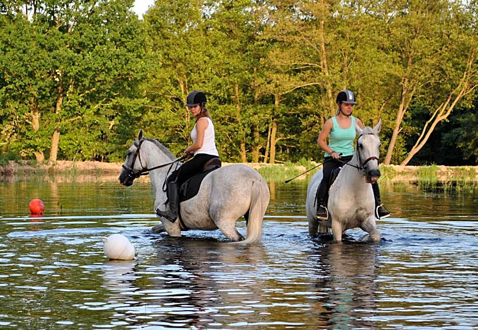 Hotelový a jezdecký areál Dvůr Krutěnice