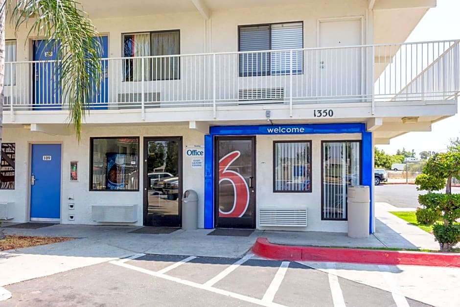 Motel 6-Bakersfield, CA - Convention Center