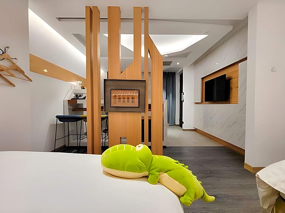 CHECK inn Taichung Zhongshan