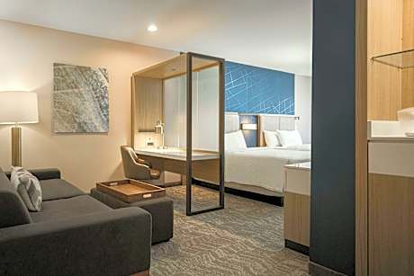 Suite, 2 Queen, Trundle bed