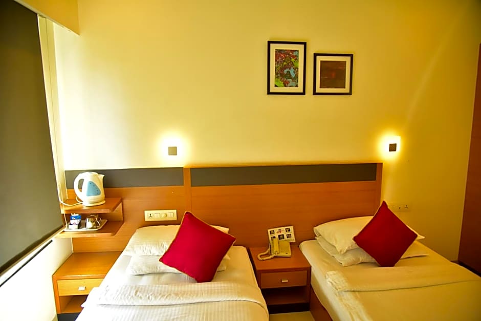 Hi 5 Hotel & Experience