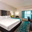 La Quinta Inn & Suites by Wyndham Cleveland