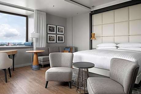 Junior King Suite with Club Lounge Access