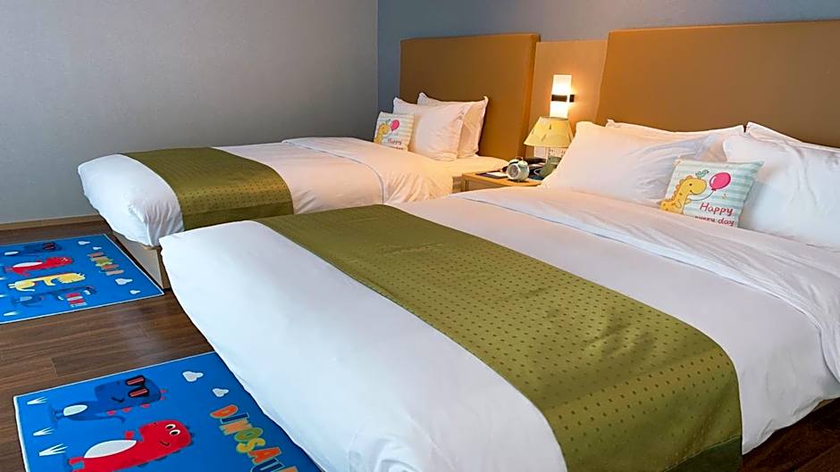 Photo 1 of 5 of Standard 1 Queen Bed
